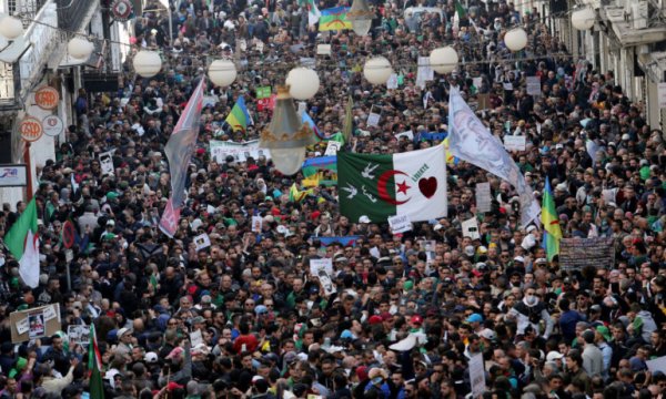 Cezayir'de Buteflika'yı istifaya götüren gösterilerin 1. yıldönümünde halk yine sokaklardaydı