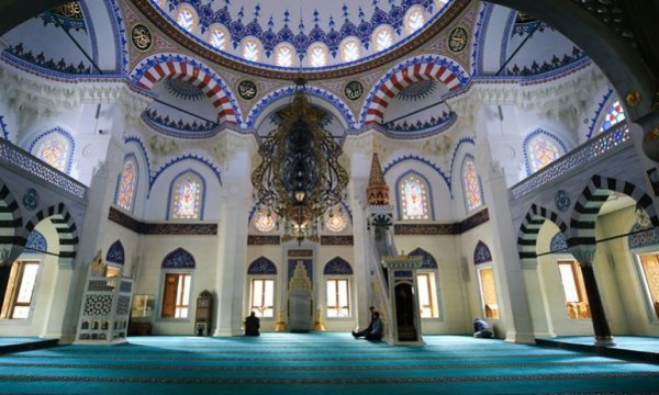 Almanya'da Kovid-19 nedeniyle vakit namazları cemaatle kılınmayacak