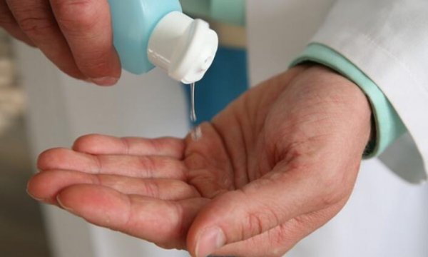 Koronavirüs Türkiye'de: Dezenfektanlara yüzde 4 bin zam geldi