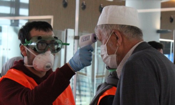 Umreden dönen 10 bin kişi karantinaya alındı