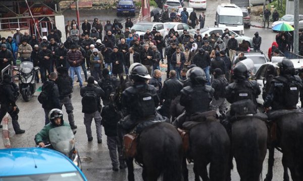 İsrail polisinden Filistinlilerin Mescid-i Aksa'ya ulaşımına engel