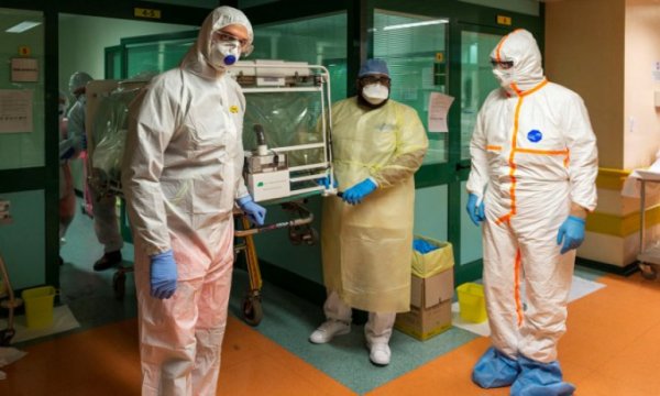 İtalya 10 bin tıp öğrencisini sahaya sürüyor