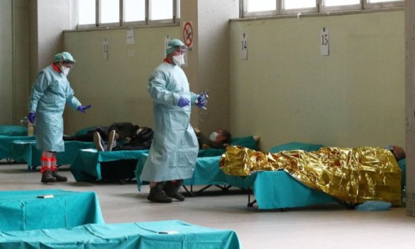 İtalya'da eldiven bulunmadığı için bir doktor öldü
