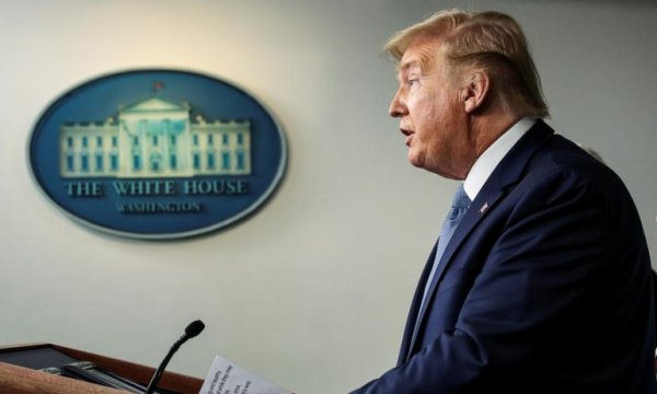 Coronavirüs için Çin'le alay eden Trump savaş dönemi yasasını uygulumaya başladı