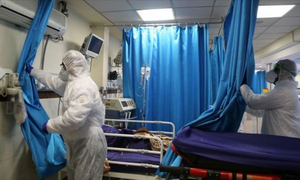 İran'da Kovid-19'u yenen 102 yaşındaki hasta taburcu edildi