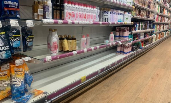 Marketler ve toplu taşımada tedbirler artırıldı