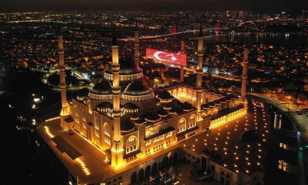 'Yatsı ezanı sonrası camilerimizden dua sesleri yükselecek'