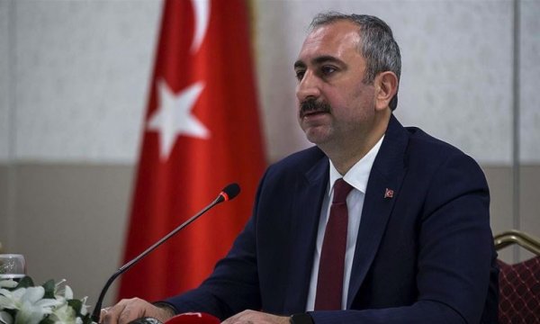 Adalet Bakanı: Cezaevlerinde görev yapan personel evlerine gönderilmeyecek