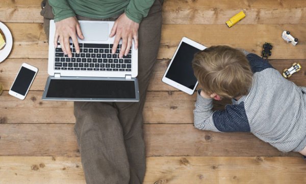 Ebeveynlerin teknoloji kullanımının artması çocuklara kötü örnek oluyor