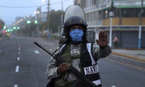 Peru'da kadınlar farklı erkekler farklı günlerde dışarı çıkabilecek