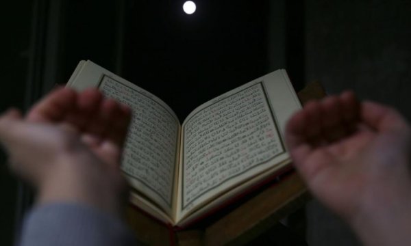 Berat Kandili'nde dualar evlerden yükseldi
