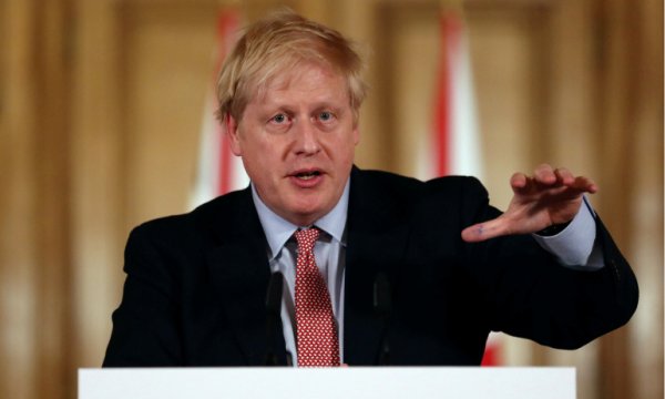 İngiltere Başbakanı Boris Johnson koronavirüsten hastaneye kaldırıldı 