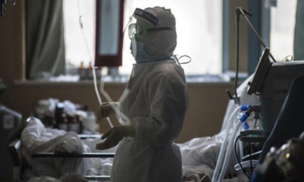 İzolasyonun başarısı için çekirdek aile dışında kimseyle yakın temasta bulunulmamalı