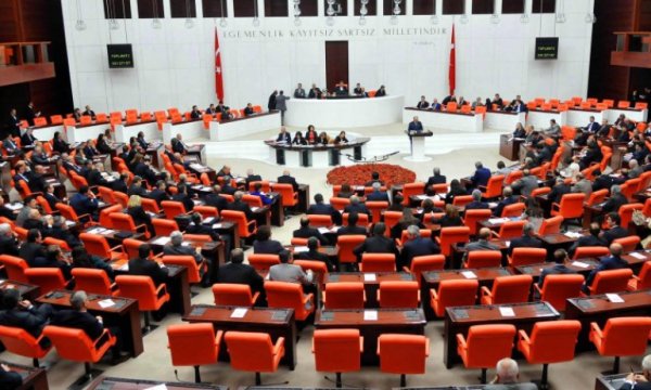 Tartışmalı yasayla 90 bin kişiye tahliye yolu açıldı