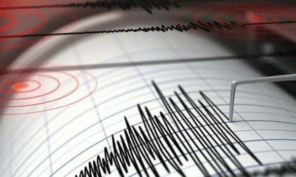 Endonezya'da 7,3 büyüklüğünde deprem