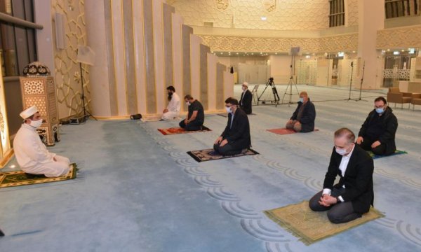 Almanya'da camilerin avlusunda toplu Bayram Namazı kılınabilecek