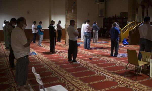 Atina'daki mescitler ibadete açıldı