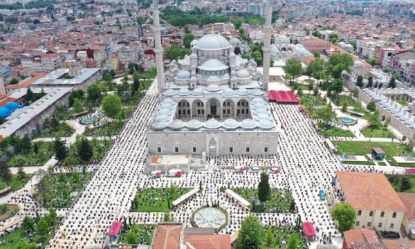 74 gün sonra ilk cuma namazı