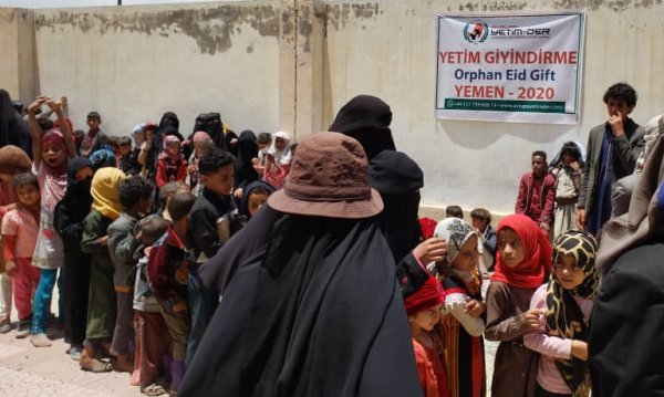 Yemenli yetimlerin bayramlık sevinci Avrupa Yetim-Der'den 