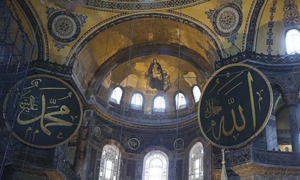 Diyanet: Ayasofya Camisi'nde bulunan resimler kılınacak namazların sıhhatine engel değil