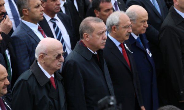 Türkiye siyaseti erken seçimi tartışıyor