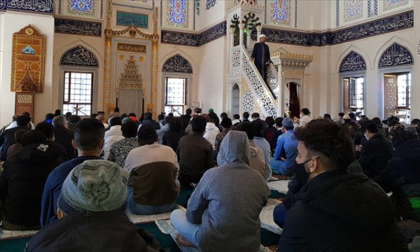 Japonya'da yılbaşı tatili cuma gününe denk gelince Müslümanlar Tokyo Camisi'ne akın etti