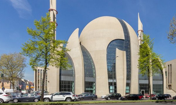 Almanların dörtte üçü ezana karşı