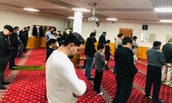 Basel'de Mevlid Kandili Dua'larla ihya edildi