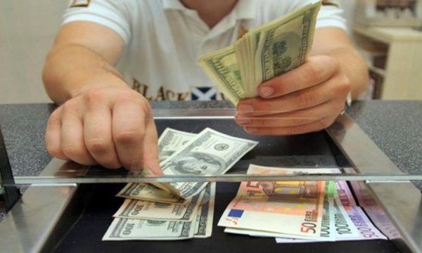 Döviz'in yüklelişi sürüyor: Dolar, 9 TL'yi geçti