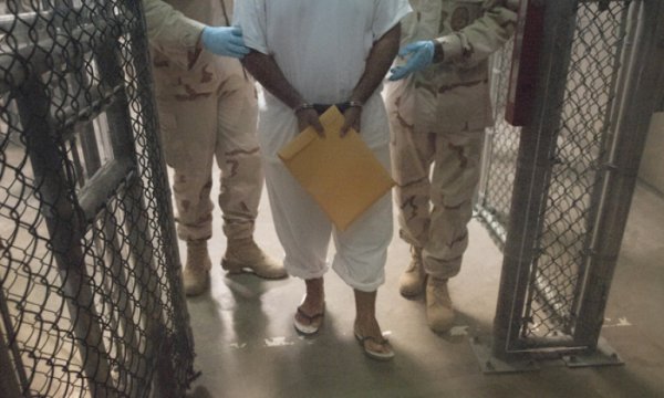 BAE eski Guantanamo mahkumlarını Yemen'e gönderiyor