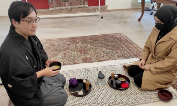 Müslüman Japon akademisyen çay seremonisi ile sabır demliyor
