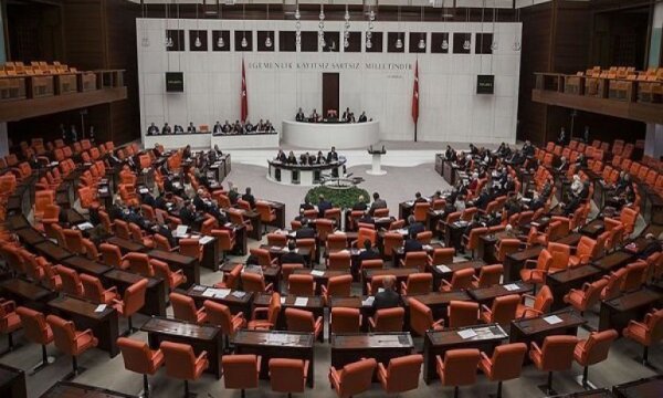 6 partiden "Cumhurbaşkanı'nın parti üyeliği sona erecek" çalışma