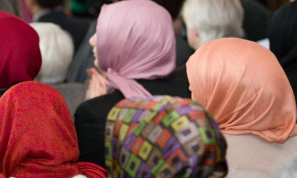 Avrupa Konseyi'nin başörtüsü kampanyasına Fransa vetosu