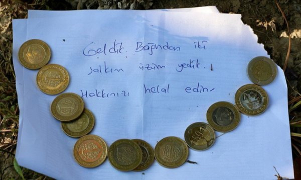 Bağından izinsiz yenen üzüm için bırakılan not çiftçiyi duygulandırdı
