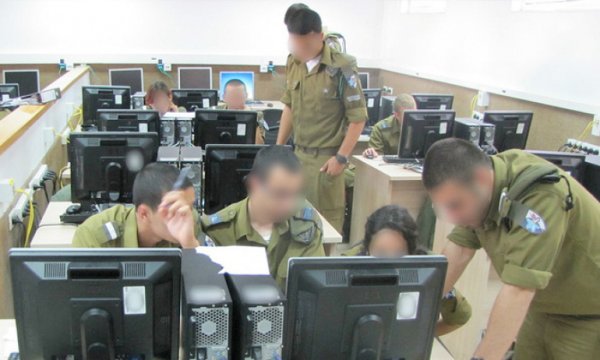 Siyonist İsrail Batı Şeria ve Gazze'de her telefon aramasını dinliyor
