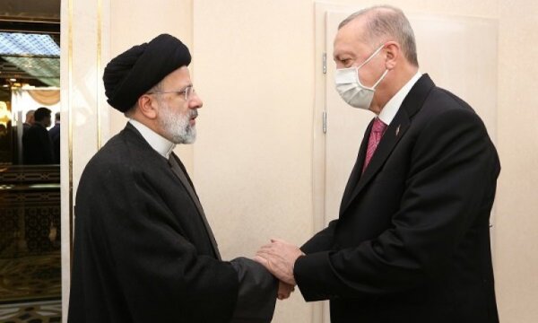 Erdoğan ve Reisi Aşkabat'ta bir araya geldi