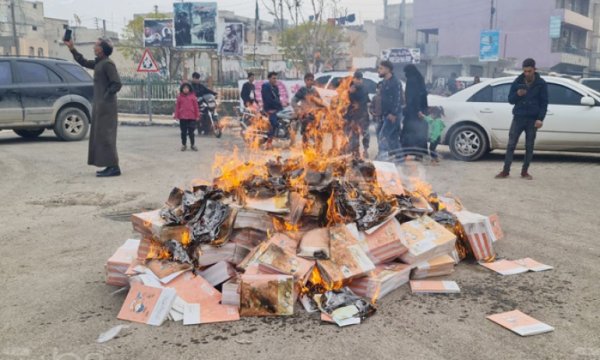 Türkiye'den gönderilen ders kitaplarında Hz. Muhammed tasvirleri tepki topladı
