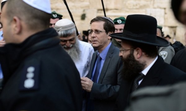 Filistin, Herzog'un İbrahim Camisi'ne girmesini kınadı