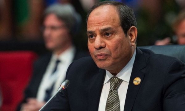 Sisi Katar'a göz kırptı