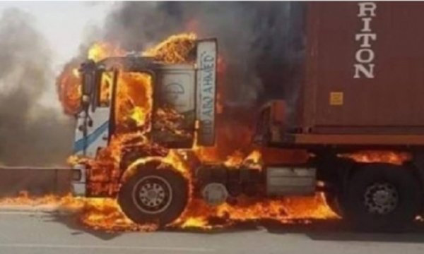 Suriye'nin kuzeydoğusunda ABD konvoyu yandı
