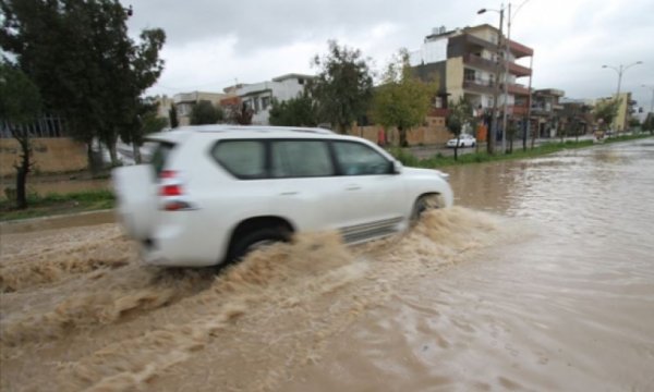 Sel Irak'ta 8 can aldı