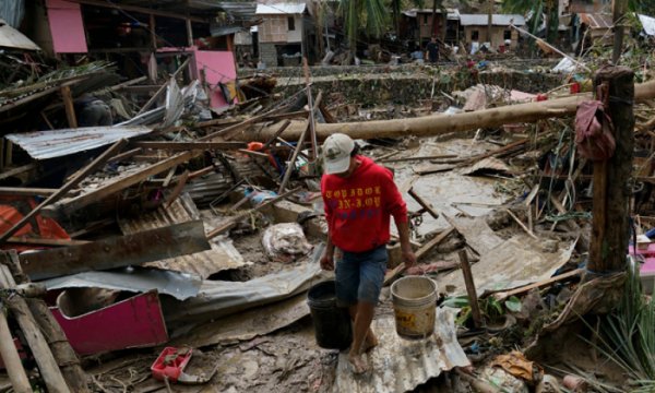 Filipinler'de tayfunun bilançosu ağır: Ölü sayısı 208'e yükseldi