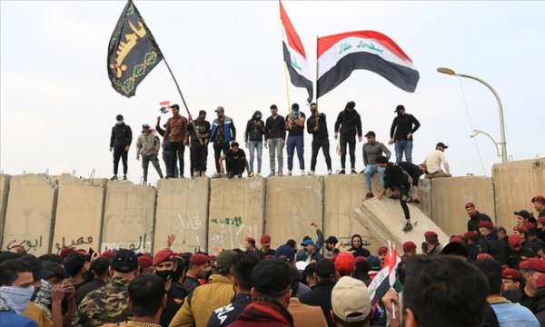 Irak'ta seçim sonuçlarına itiraz eden göstericiler Yeşil Bölge'ye girişleri kapattı