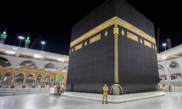 Suudi Arabistan'da sosyal mesafe yeniden uygulamada