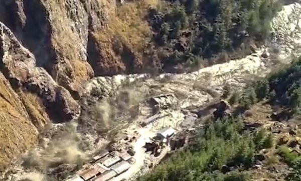 Hindistan’da buzul felaketi