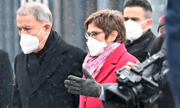 Hulusi Akar Berlin'de, Alman Savunma Bakanı: Zor konular da konuşuldu