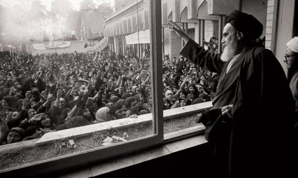 İslam İnkılabı 42 yıllık baskılara karşı direnerek zor günleri geride bıraktı