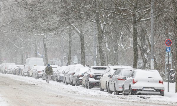 Almanya'da yoğun kar yağışı ve dondurucu soğuklar hayatı olumsuz etkiliyor