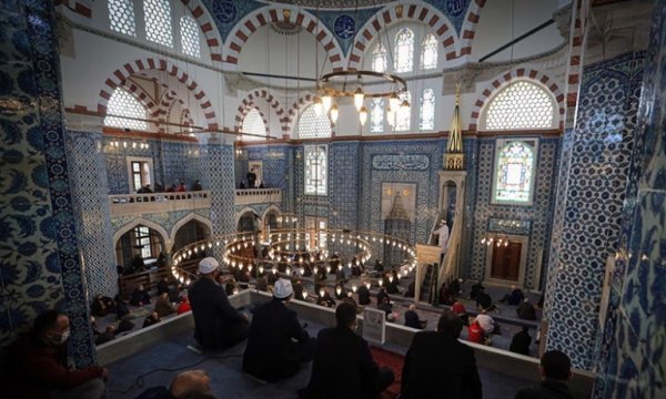 Türkiye'de Camilerde 'üç aylar' hutbesi