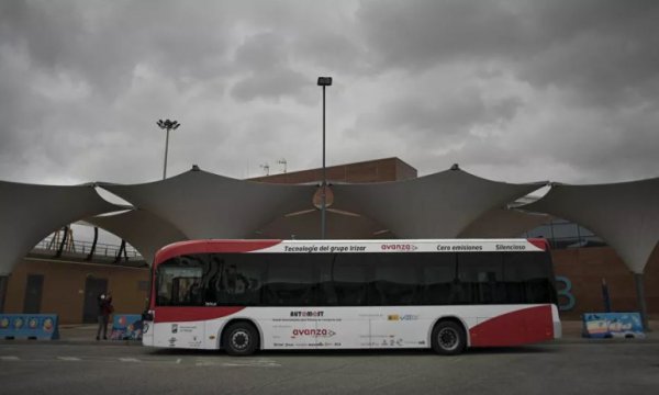Elektrikli sürücüsüz otobüsler Malaga'da yollara çıktı